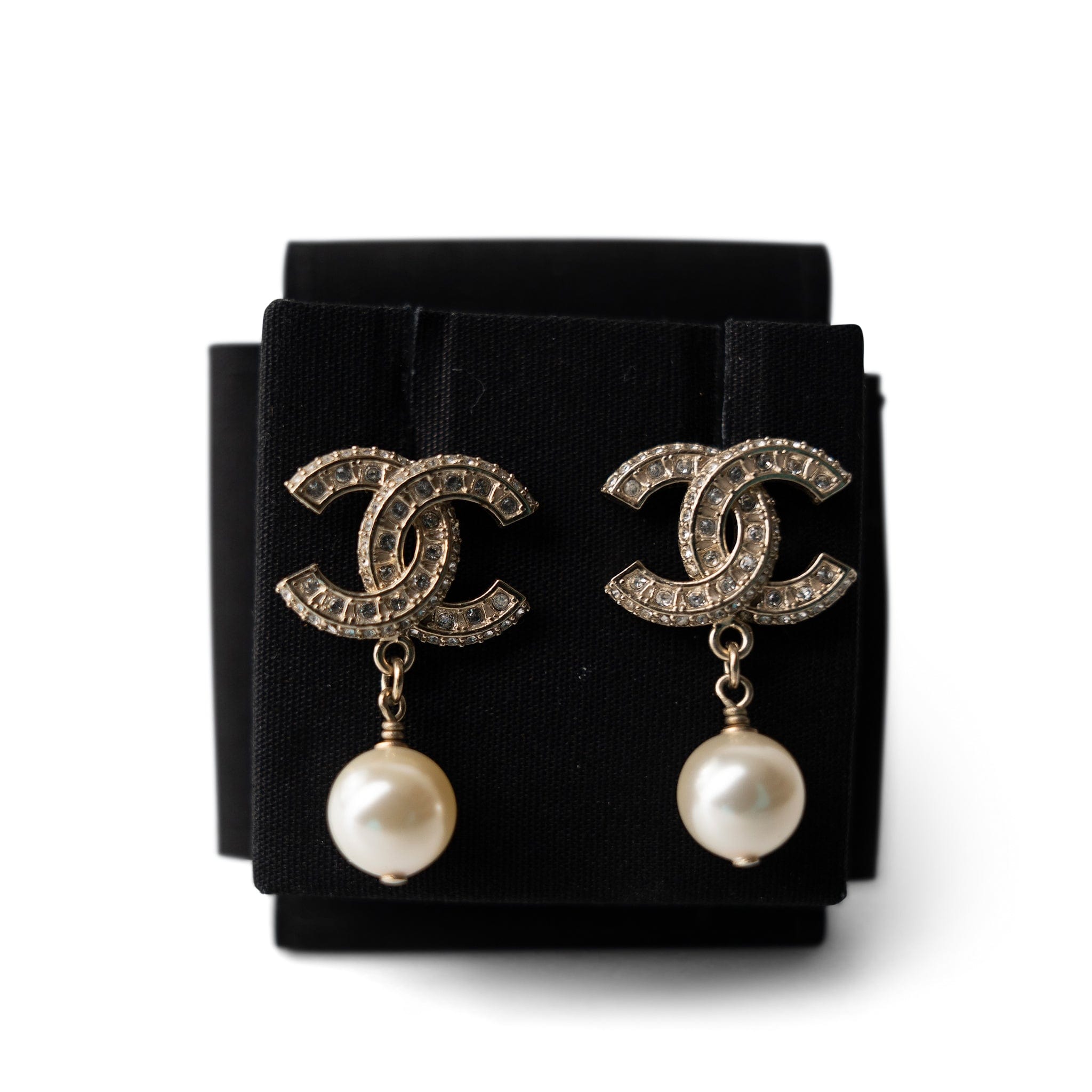 CHANEL 23A CC Silver Crystal & Pearly White Drop Earrings -Knockoff
