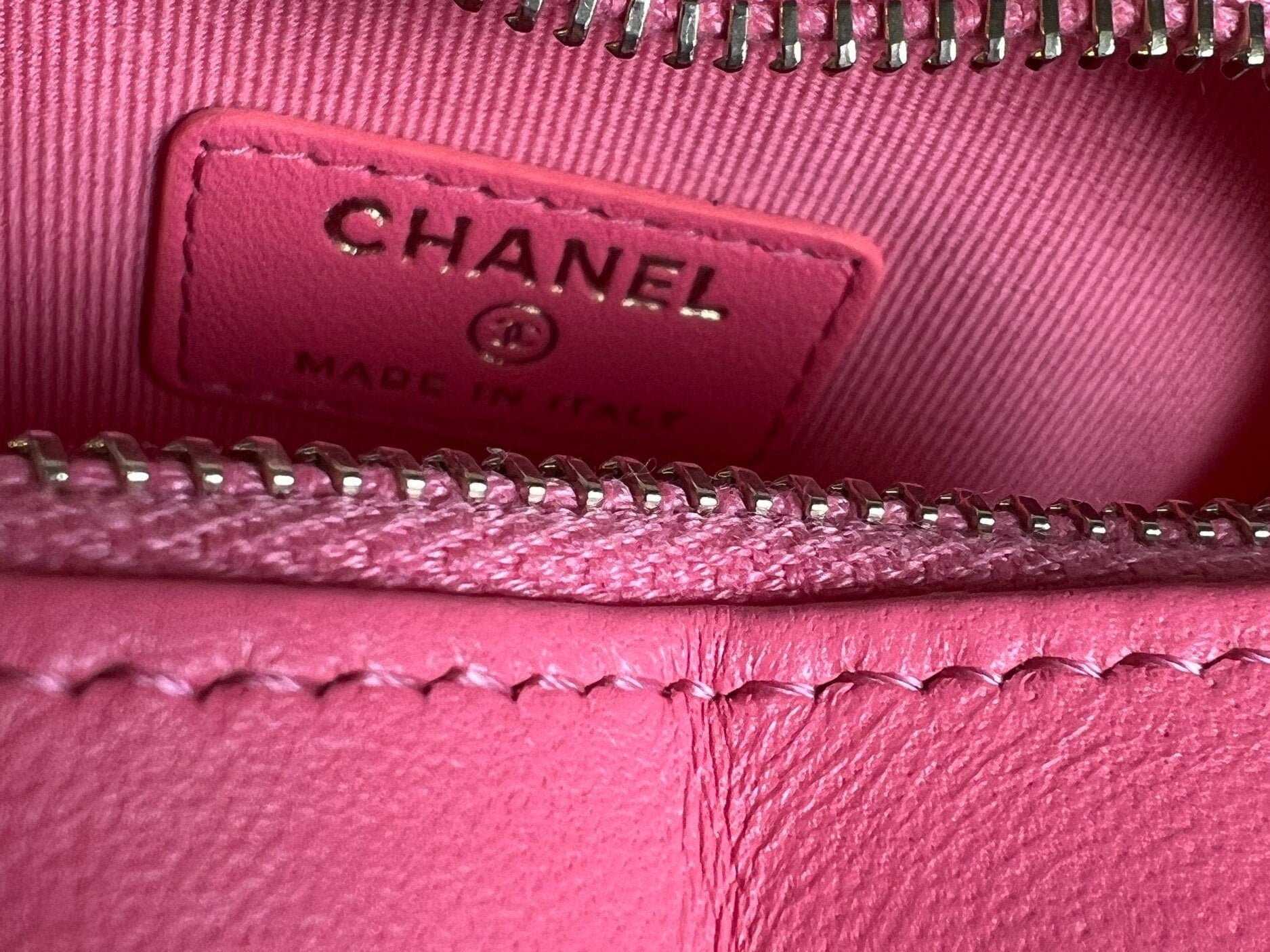 CHANEL Belt Bag 22S CC In Love Heart Zipped Pink Lambskin Quilted Belt Bag LGHW -Knockoff
