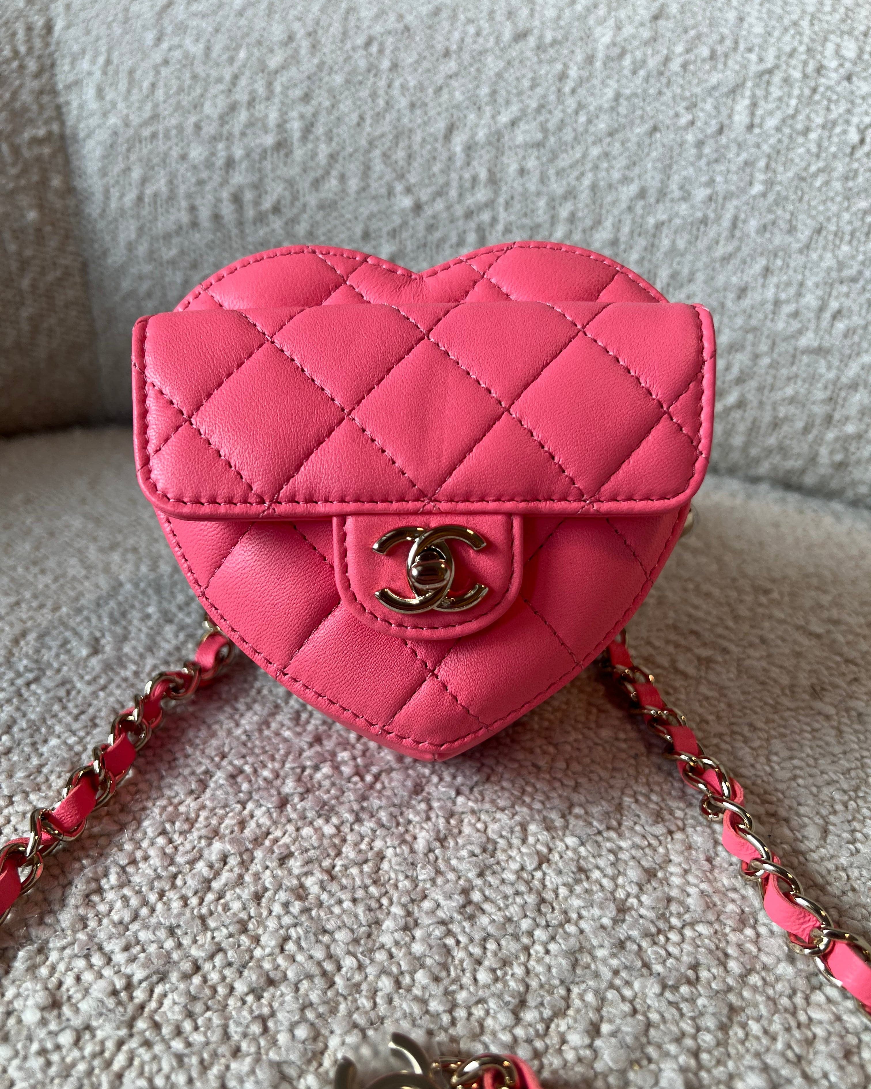 CHANEL Belt Bag 22S CC In Love Heart Zipped Pink Lambskin Quilted Belt Bag LGHW -Knockoff
