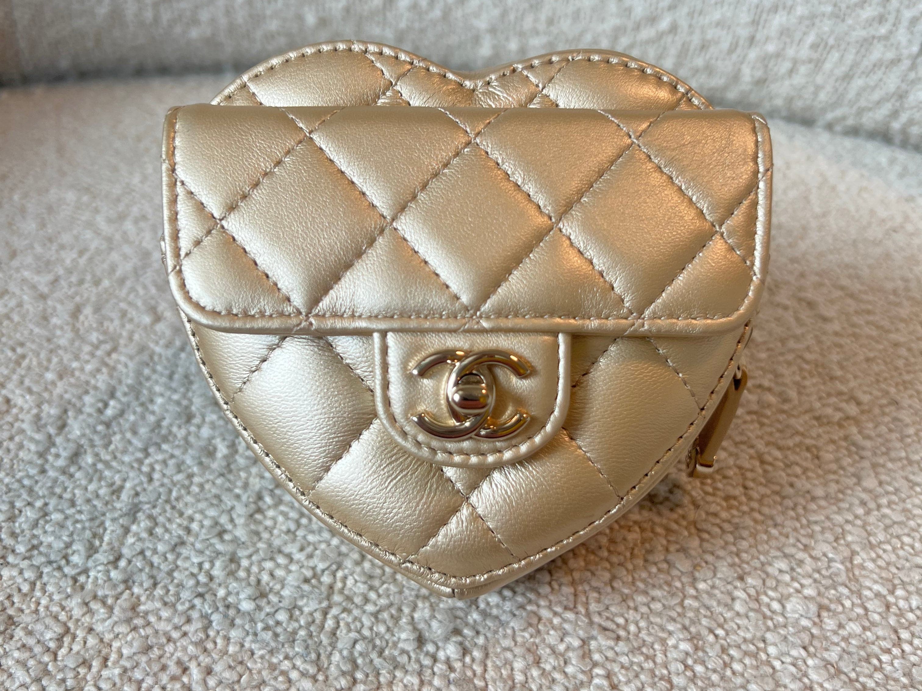 CHANEL Belt Bag 22S CC In Love Metallic Gold Lambskin Heart Zipped Belt Bag LGHW -Knockoff
