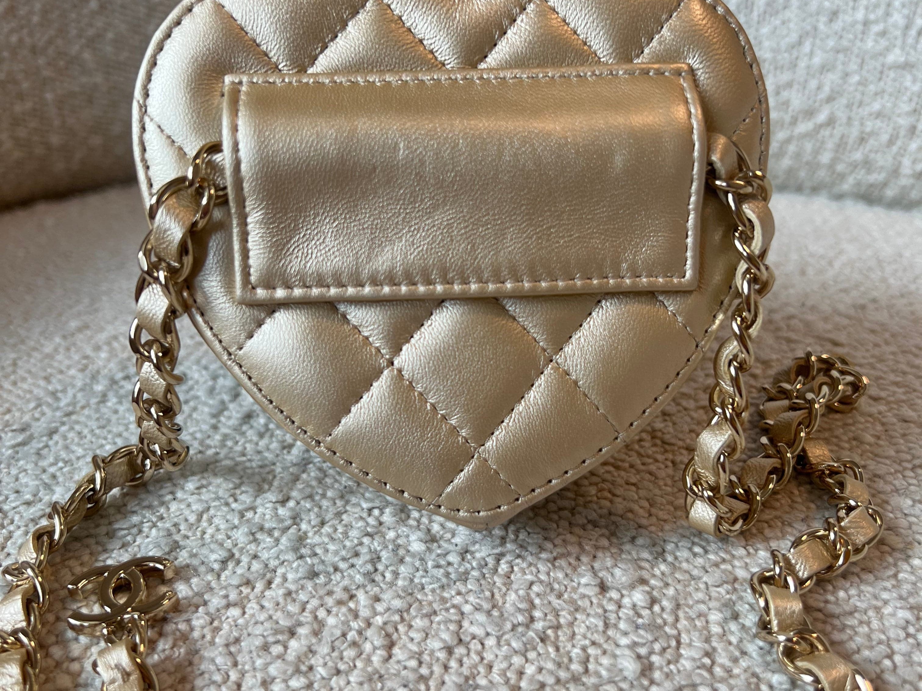 CHANEL Belt Bag 22S CC In Love Metallic Gold Lambskin Heart Zipped Belt Bag LGHW -Knockoff
