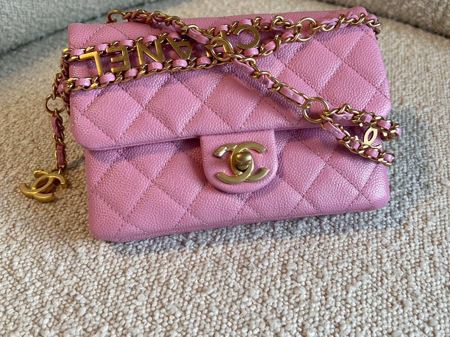 CHANEL Belt Bag 22S Dark Pink Caviar Quilted Belt Bag AGHW -Knockoff
