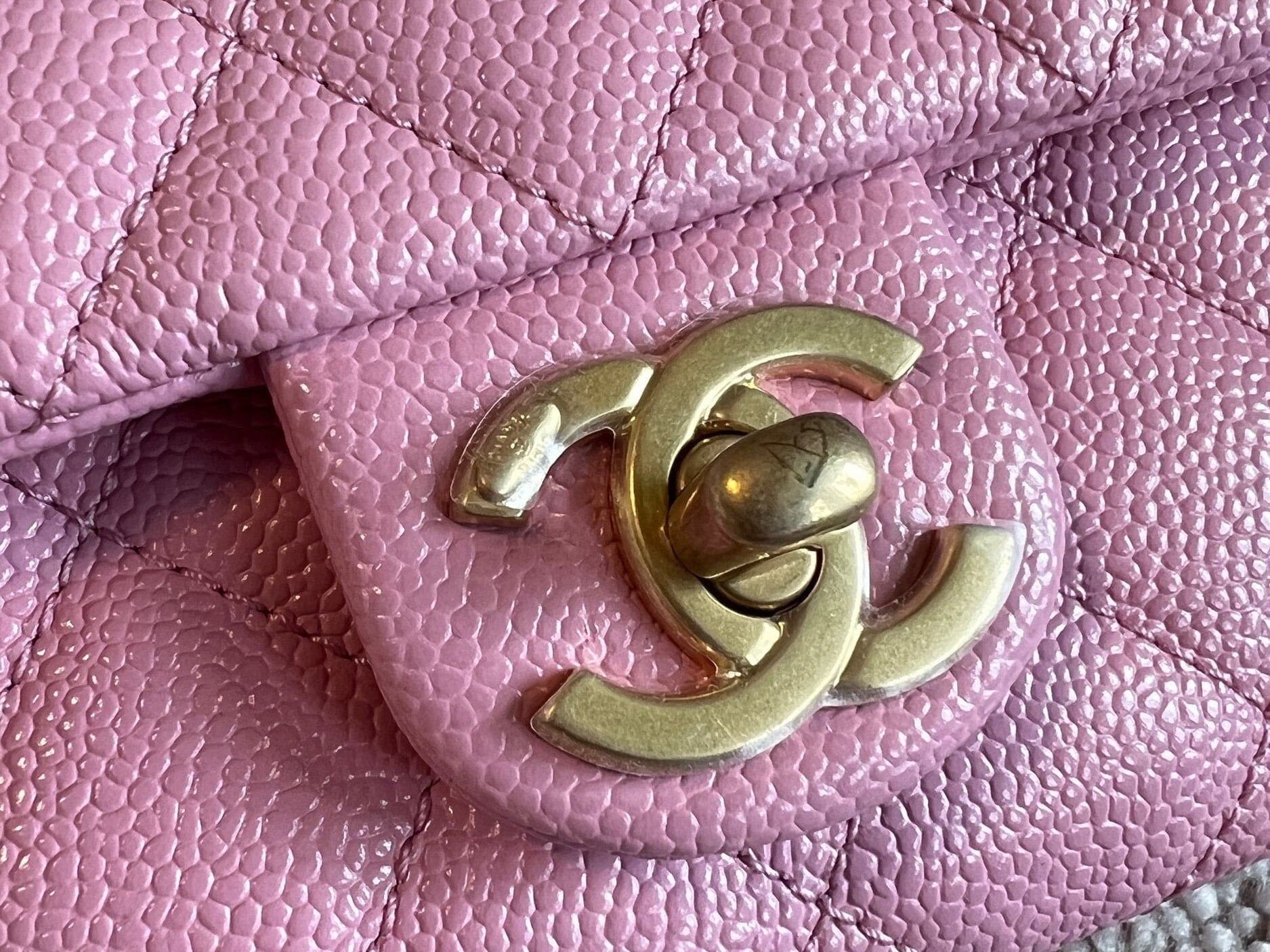 CHANEL Belt Bag 22S Dark Pink Caviar Quilted Belt Bag AGHW -Knockoff
