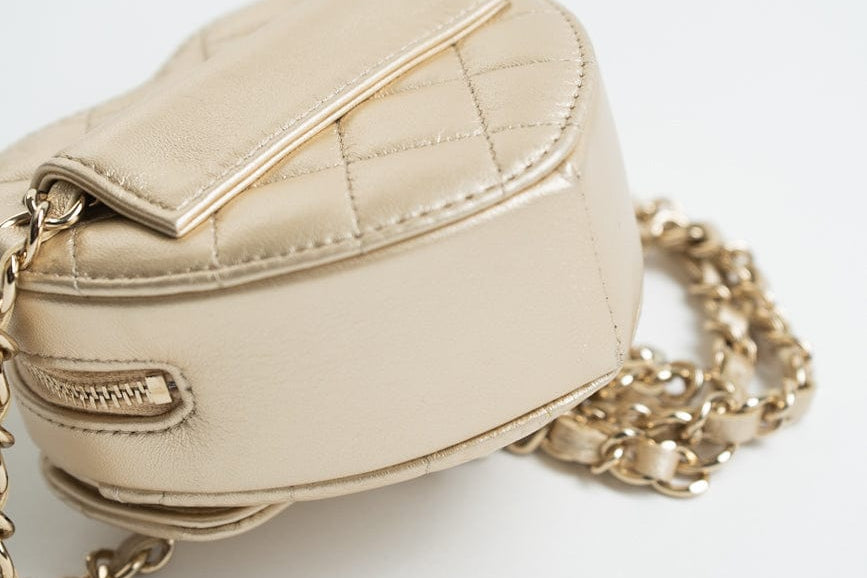 CHANEL Belt Bag Gold 22S CC In Love Metallic Gold Lambskin Heart Zipped Belt Bag LGHW -Knockoff
