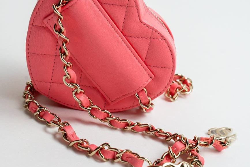 CHANEL Belt Bag Pink 22S CC In Love Heart Zipped Pink Lambskin Quilted Belt Bag LGHW -Knockoff
