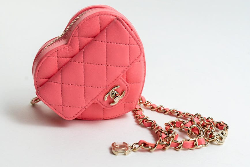 CHANEL Belt Bag Pink 22S CC In Love Heart Zipped Pink Lambskin Quilted Belt Bag LGHW -Knockoff
