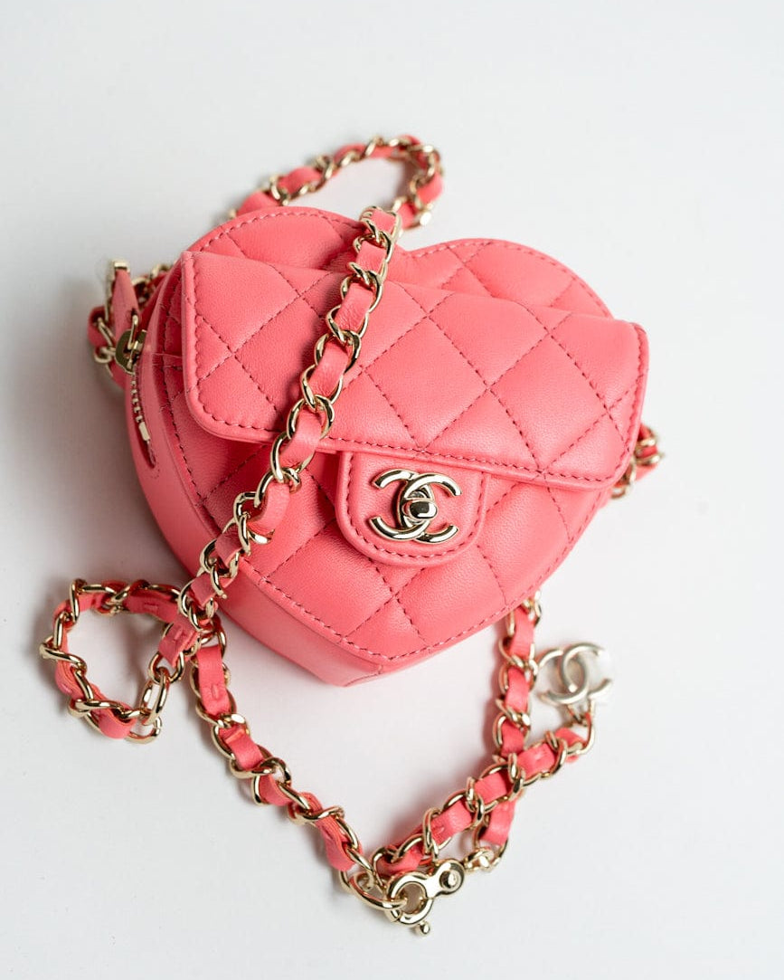 CHANEL Belt Bag Pink 22S CC In Love Heart Zipped Pink Lambskin Quilted Belt Bag LGHW -Knockoff
