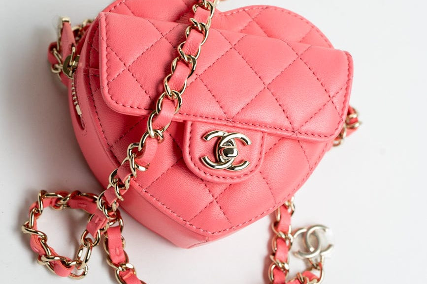 CHANEL Belt Bag Pink 22S CC In Love Heart Zipped Pink Lambskin Quilted Belt Bag LGHW -Knockoff
