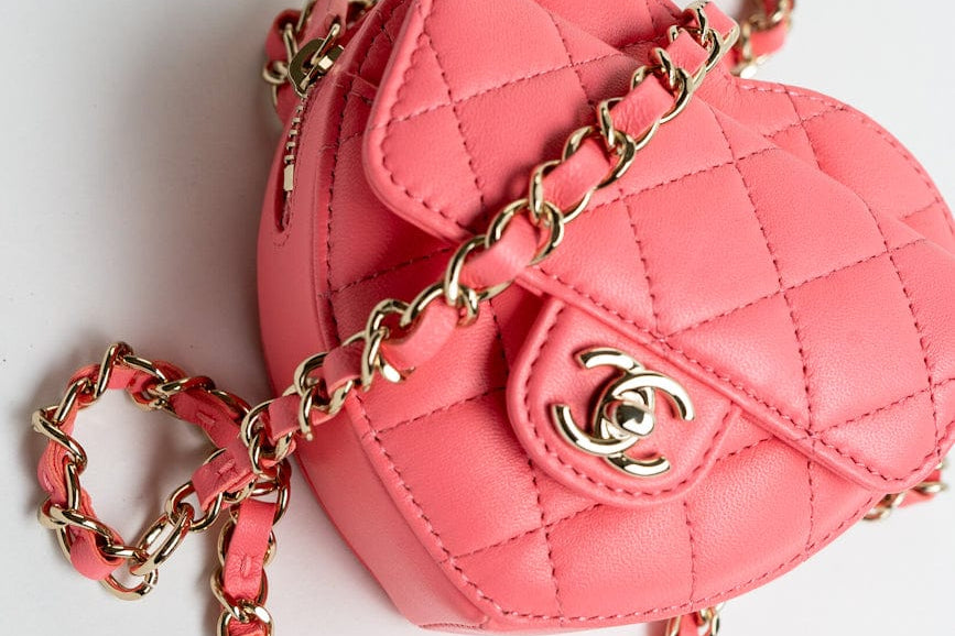 CHANEL Belt Bag Pink 22S CC In Love Heart Zipped Pink Lambskin Quilted Belt Bag LGHW -Knockoff
