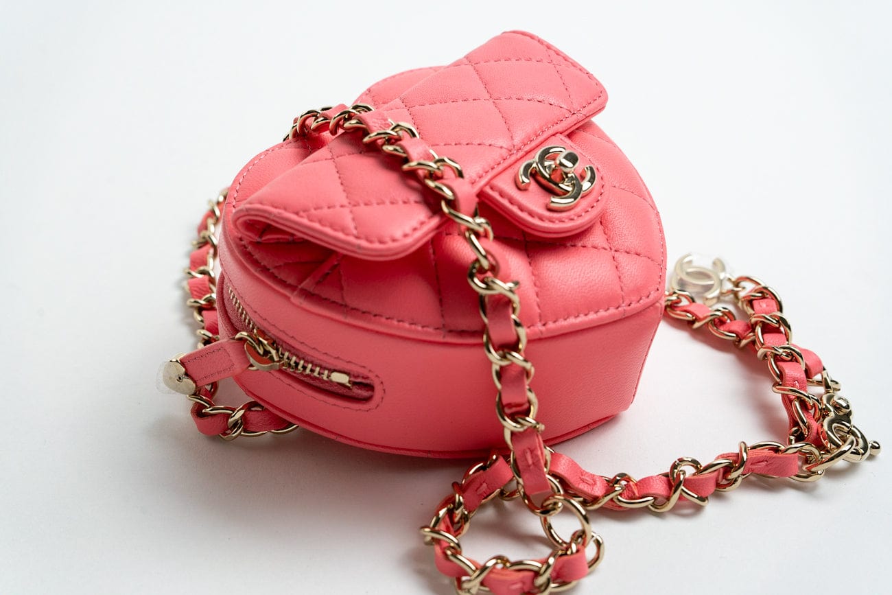 CHANEL Belt Bag Pink 22S CC In Love Heart Zipped Pink Lambskin Quilted Belt Bag LGHW -Knockoff
