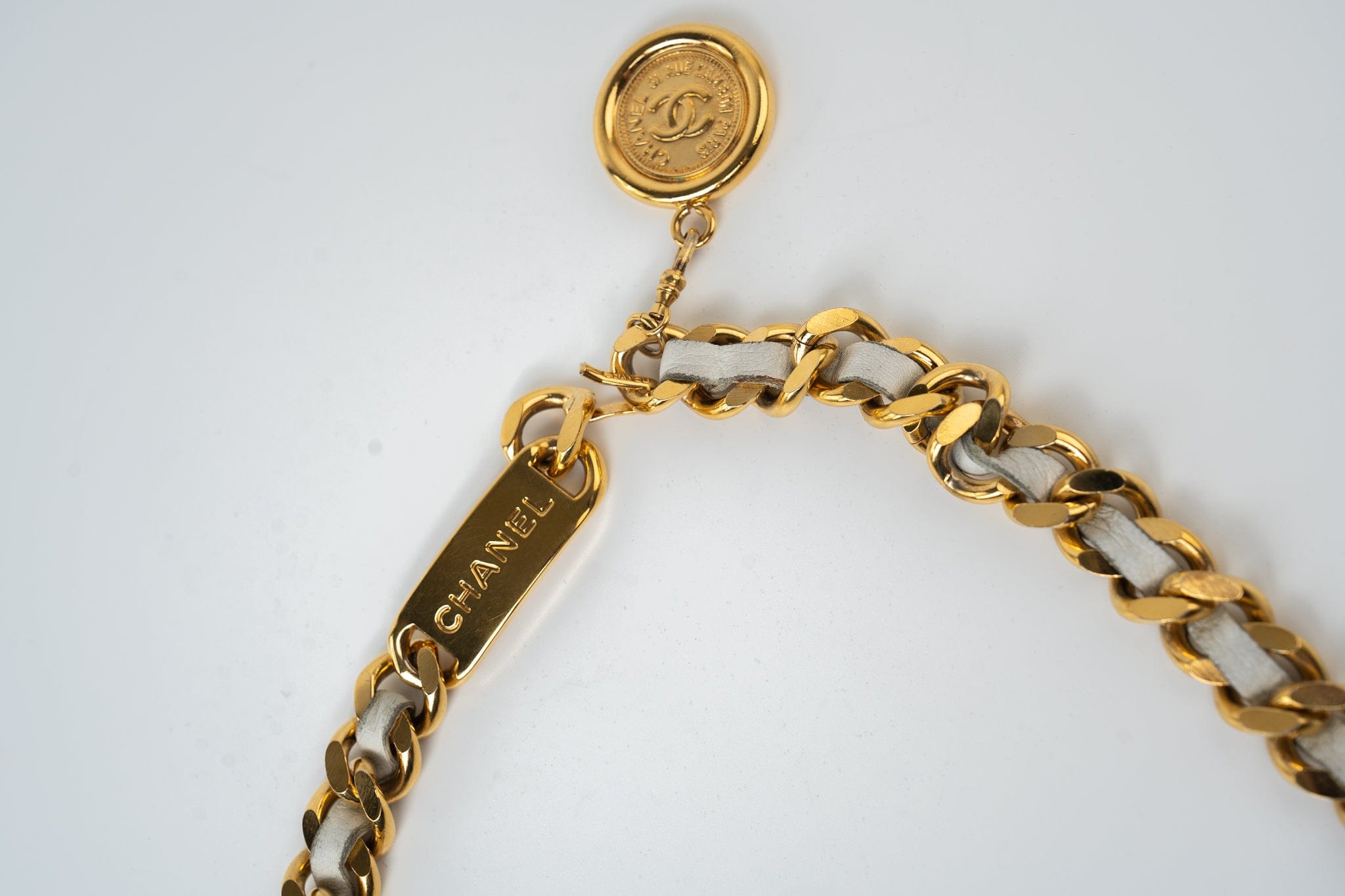 CHANEL Belt Gold Vintage White / Gold Coco Mark Chain Belt -Knockoff
