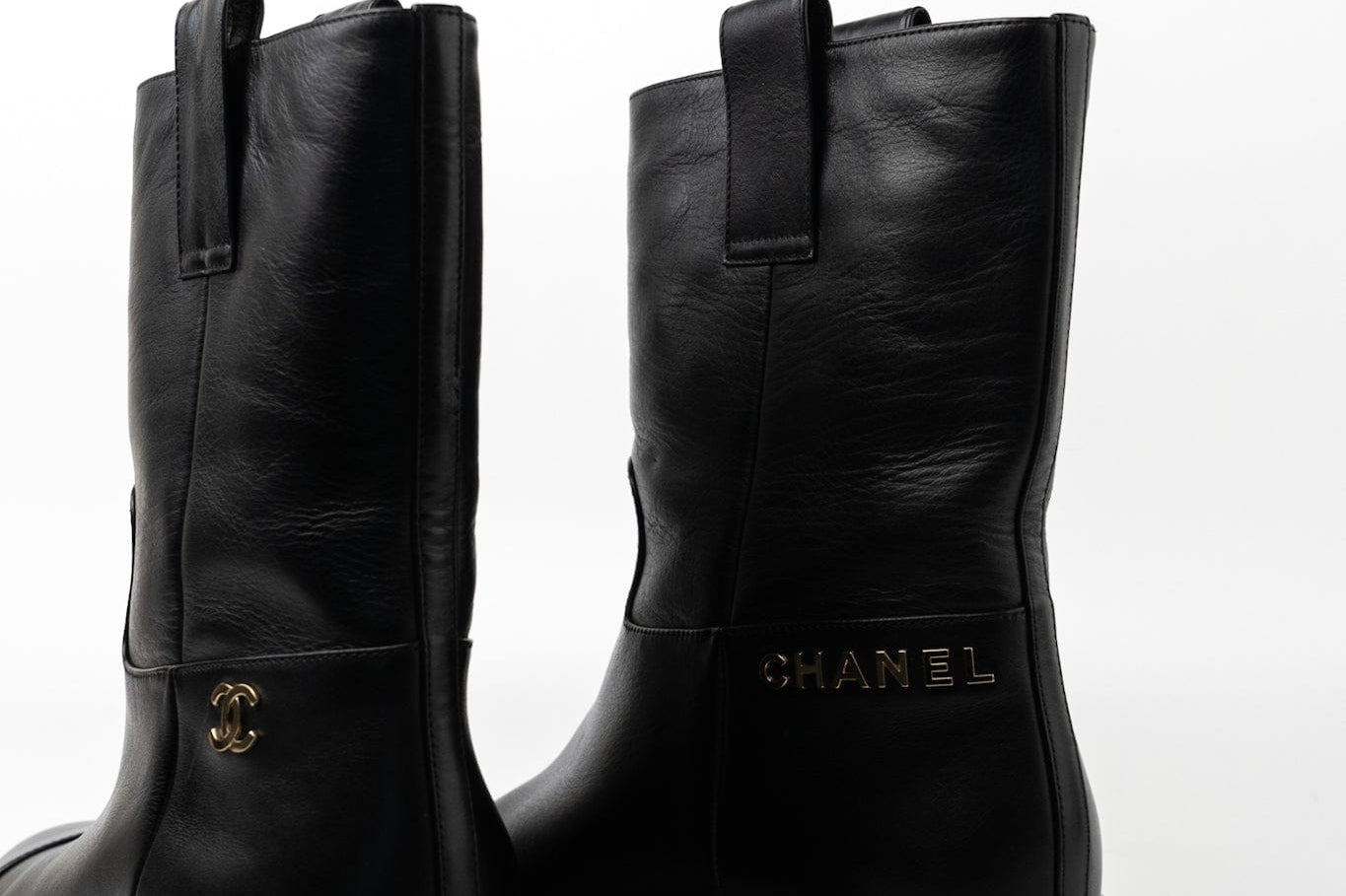 CHANEL Boots 20A Leather CC Signature Cap Toe Ankle Midcalf Short Boots Booties -Knockoff
