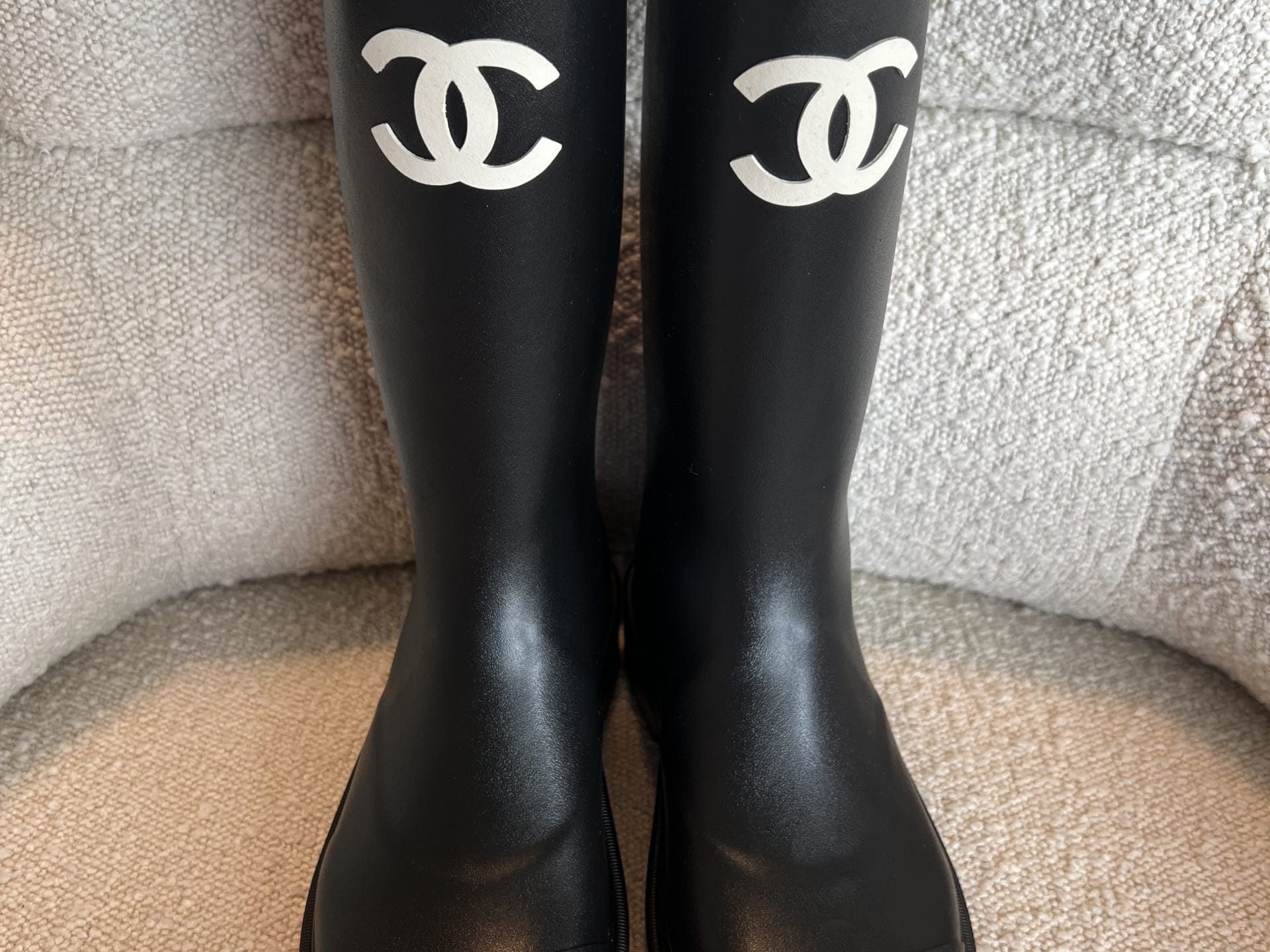 CHANEL Boots 22A Caoutchouk CC High Boots Black -Knockoff
