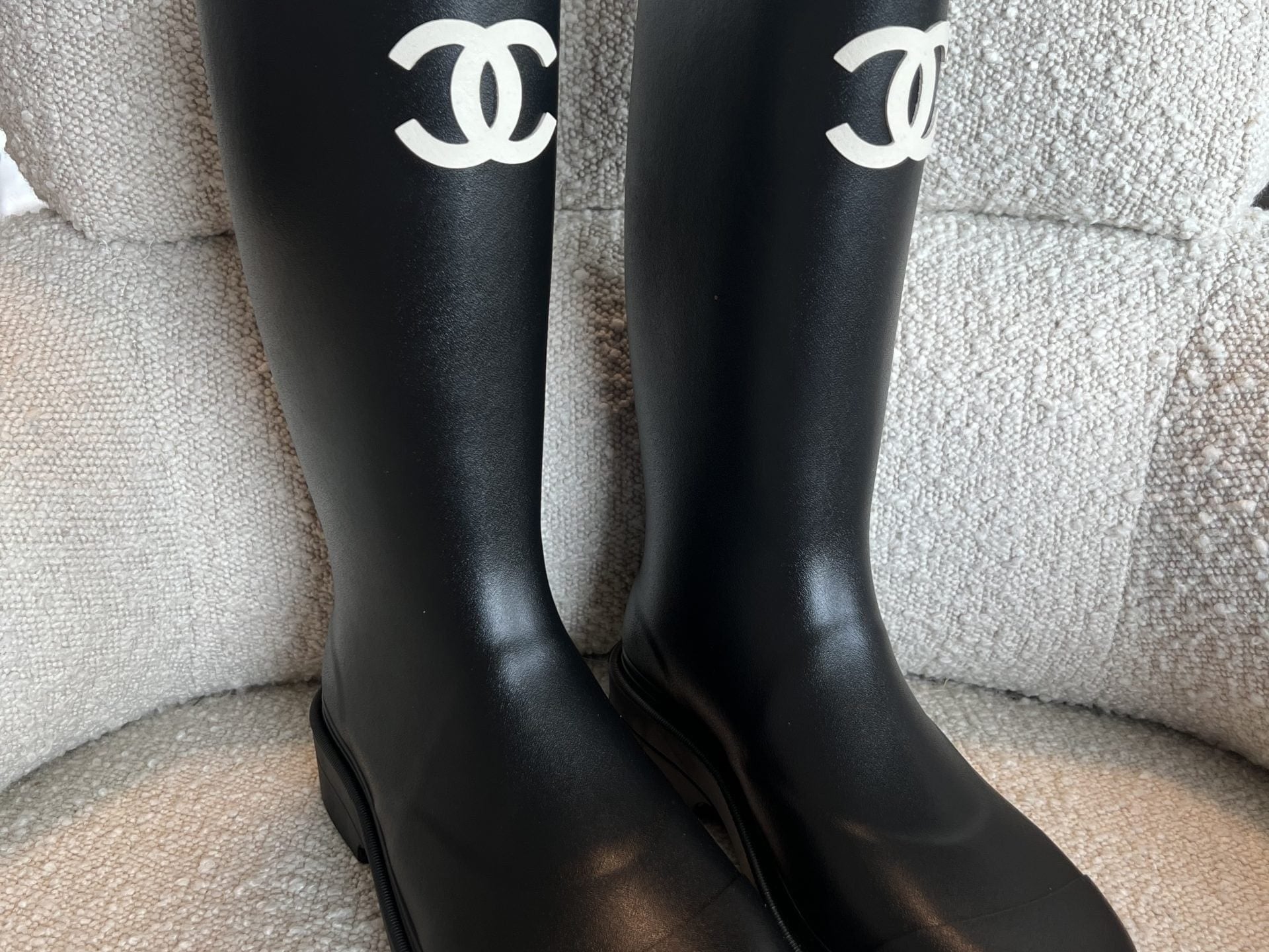 CHANEL Boots 22A Caoutchouk CC High Boots Black -Knockoff
