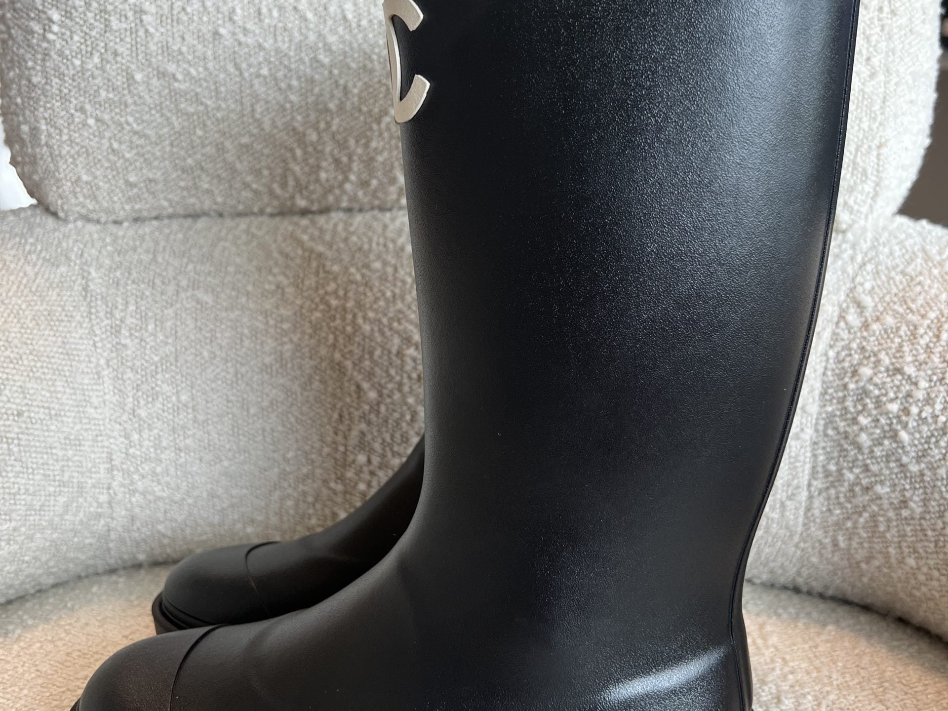 CHANEL Boots 22A Caoutchouk CC High Boots Black -Knockoff
