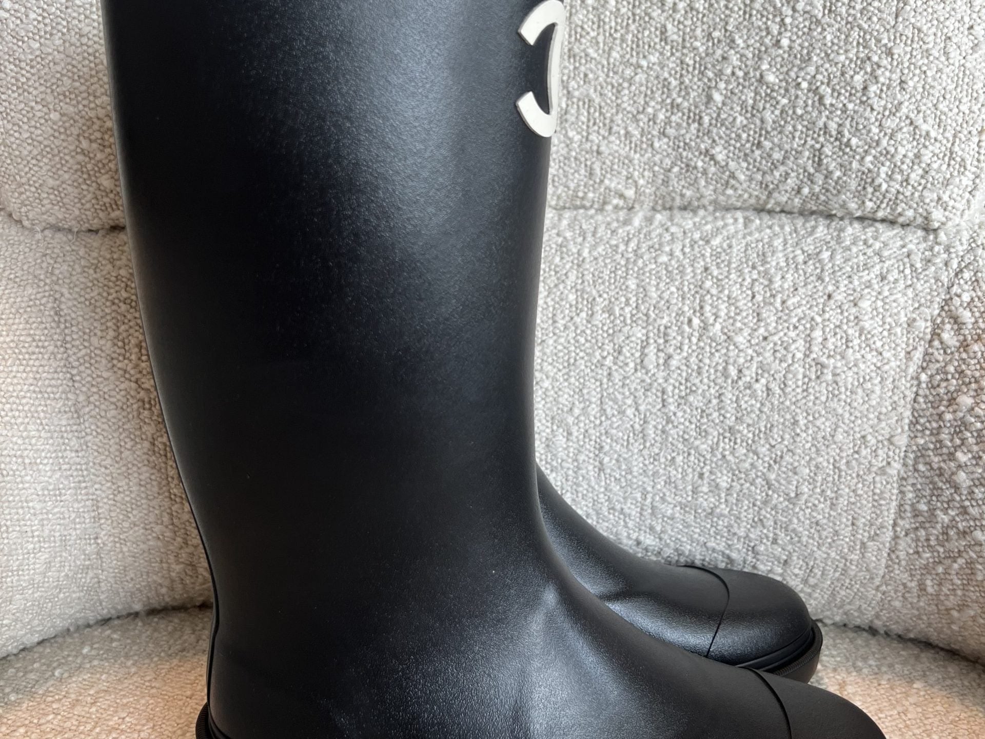 CHANEL Boots 22A Caoutchouk CC High Boots Black -Knockoff
