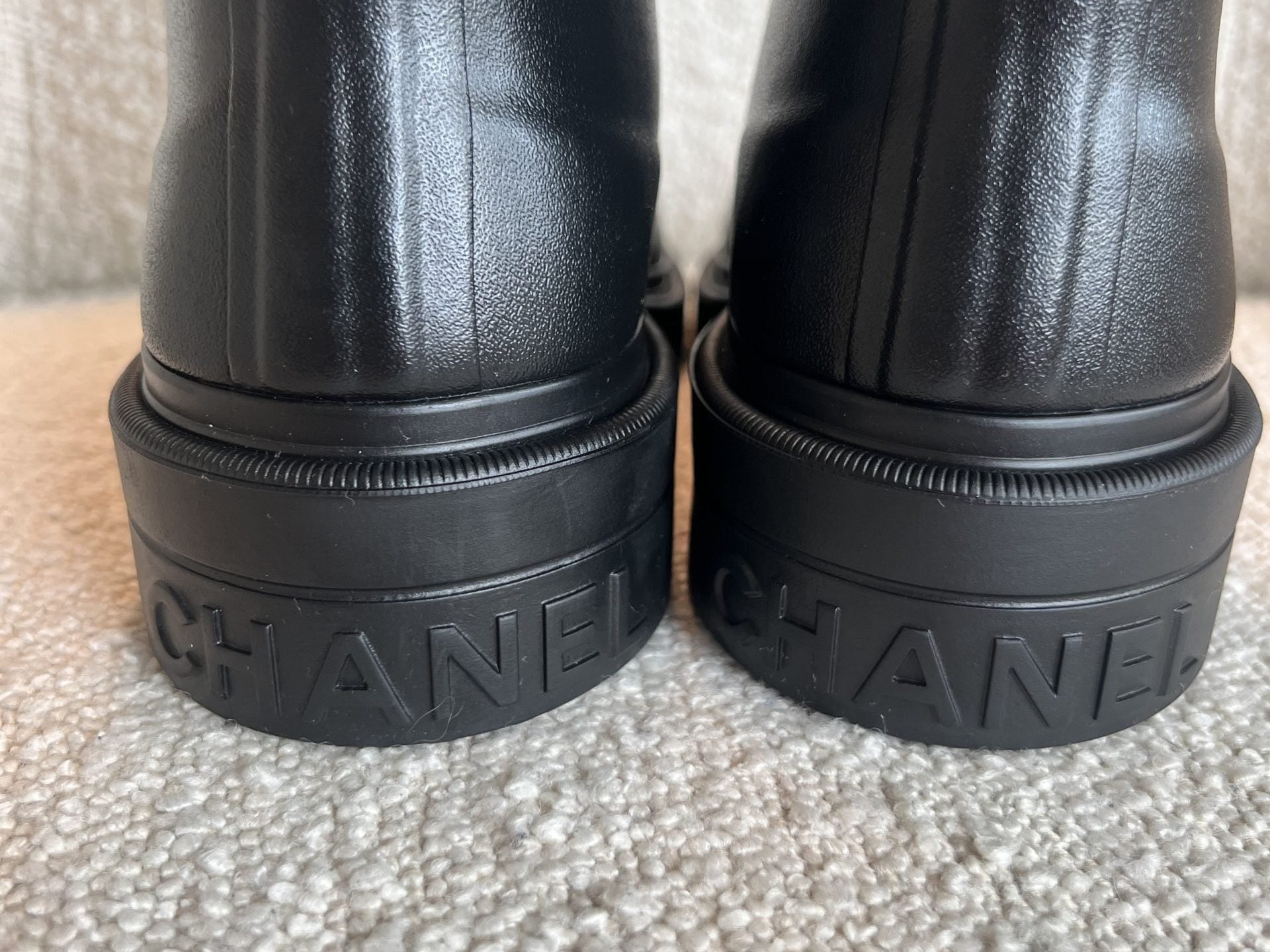 CHANEL Boots 22A Caoutchouk CC High Boots Black -Knockoff
