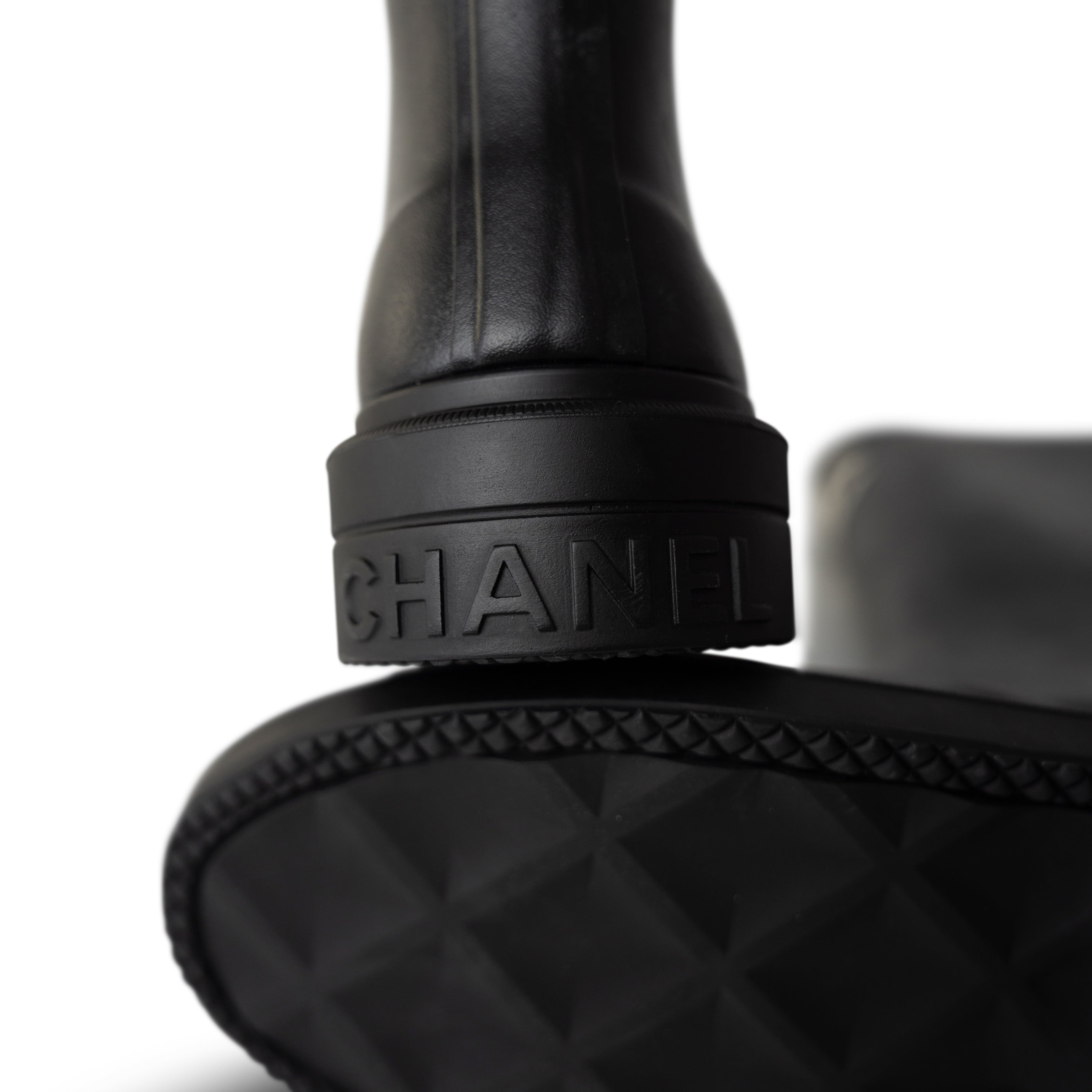 CHANEL Boots Black 22A Black Caoutchouk CC High Boots 38 / 8 US -Knockoff
