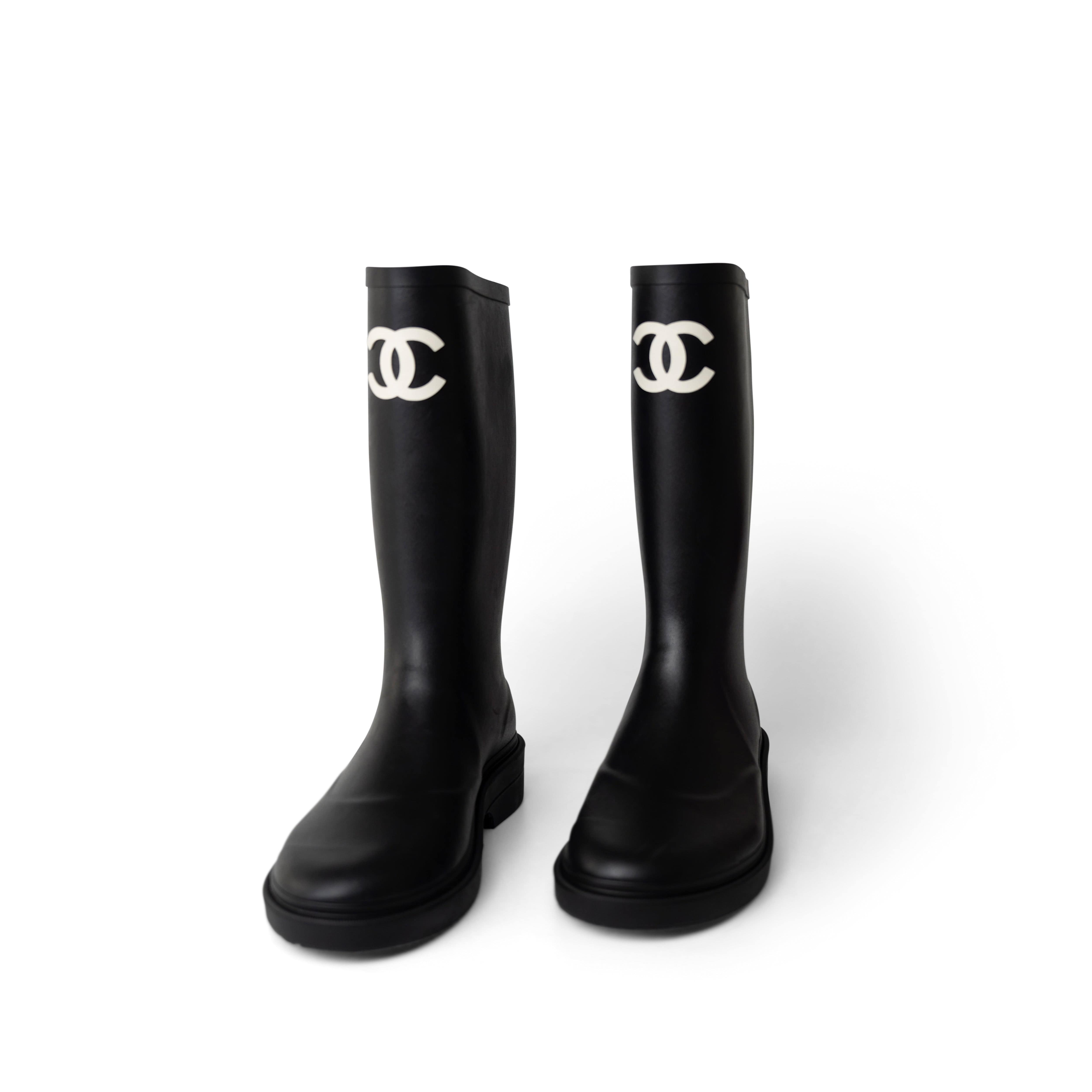 CHANEL Boots Black 22A Black Caoutchouk CC High Boots 38 / 8 US -Knockoff
