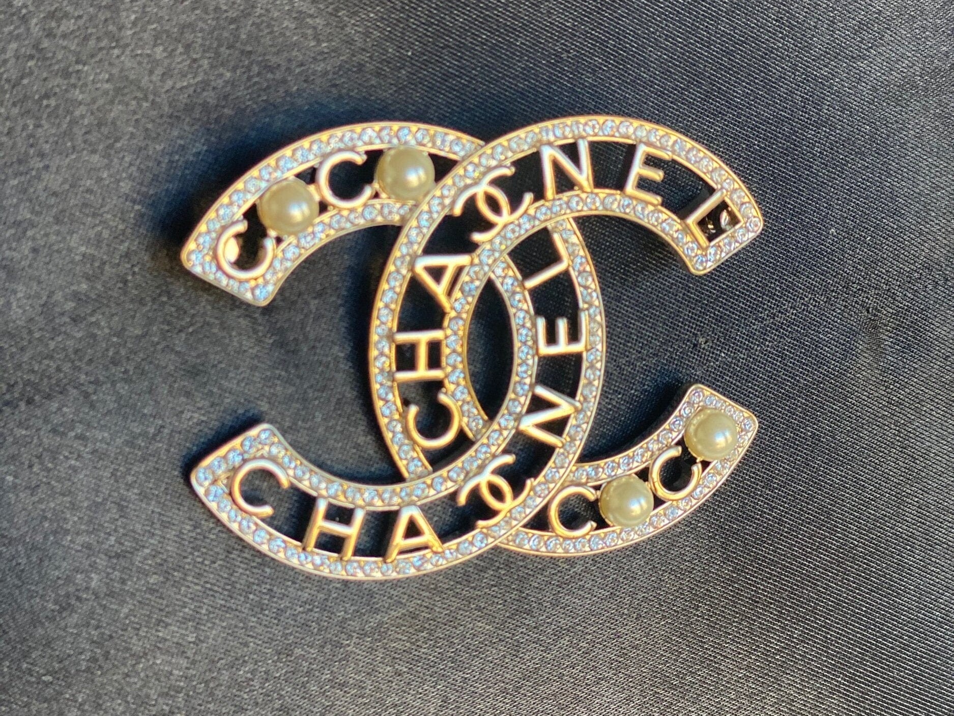 CHANEL Brooch Gold Chanel CC Brooch Pearly and Crystal -Knockoff
