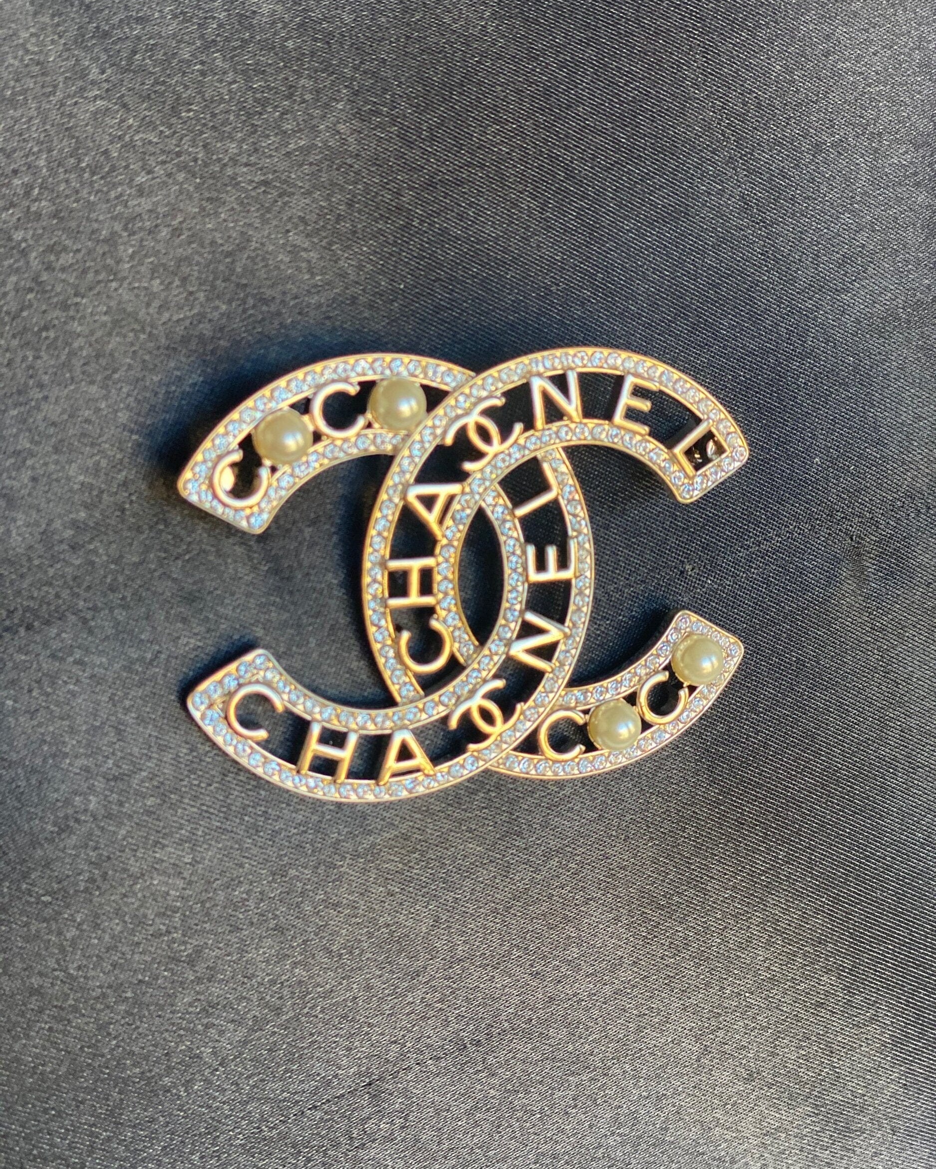 CHANEL Brooch Gold Chanel CC Brooch Pearly and Crystal -Knockoff
