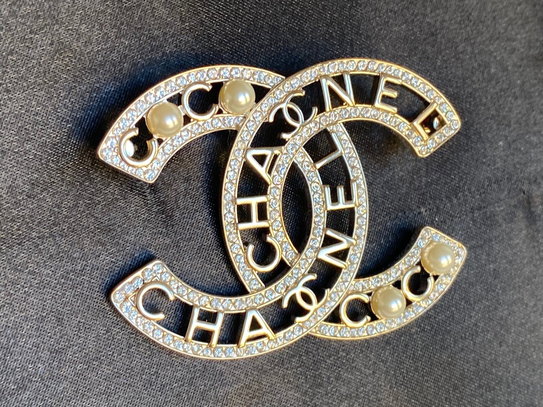 CHANEL Brooch Gold Chanel CC Brooch Pearly and Crystal -Knockoff
