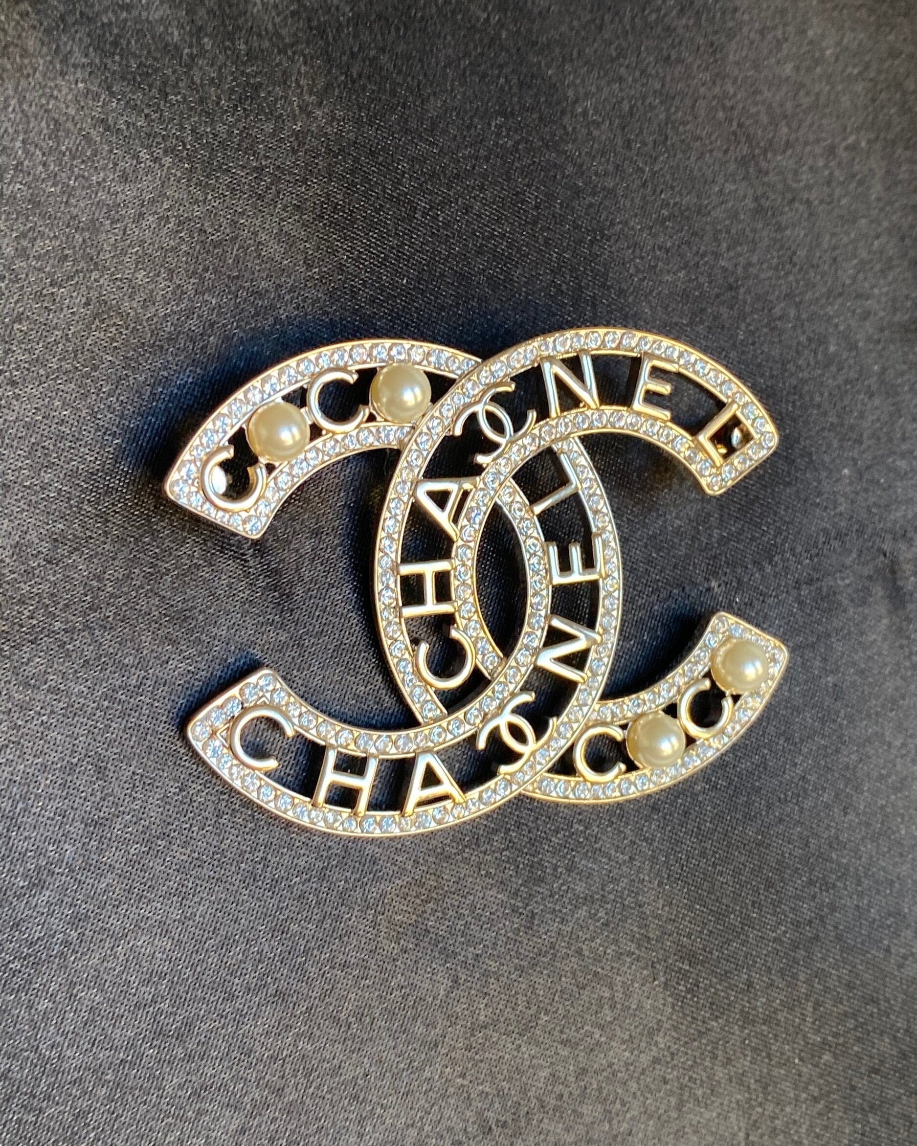 CHANEL Brooch Gold Chanel CC Brooch Pearly and Crystal -Knockoff
