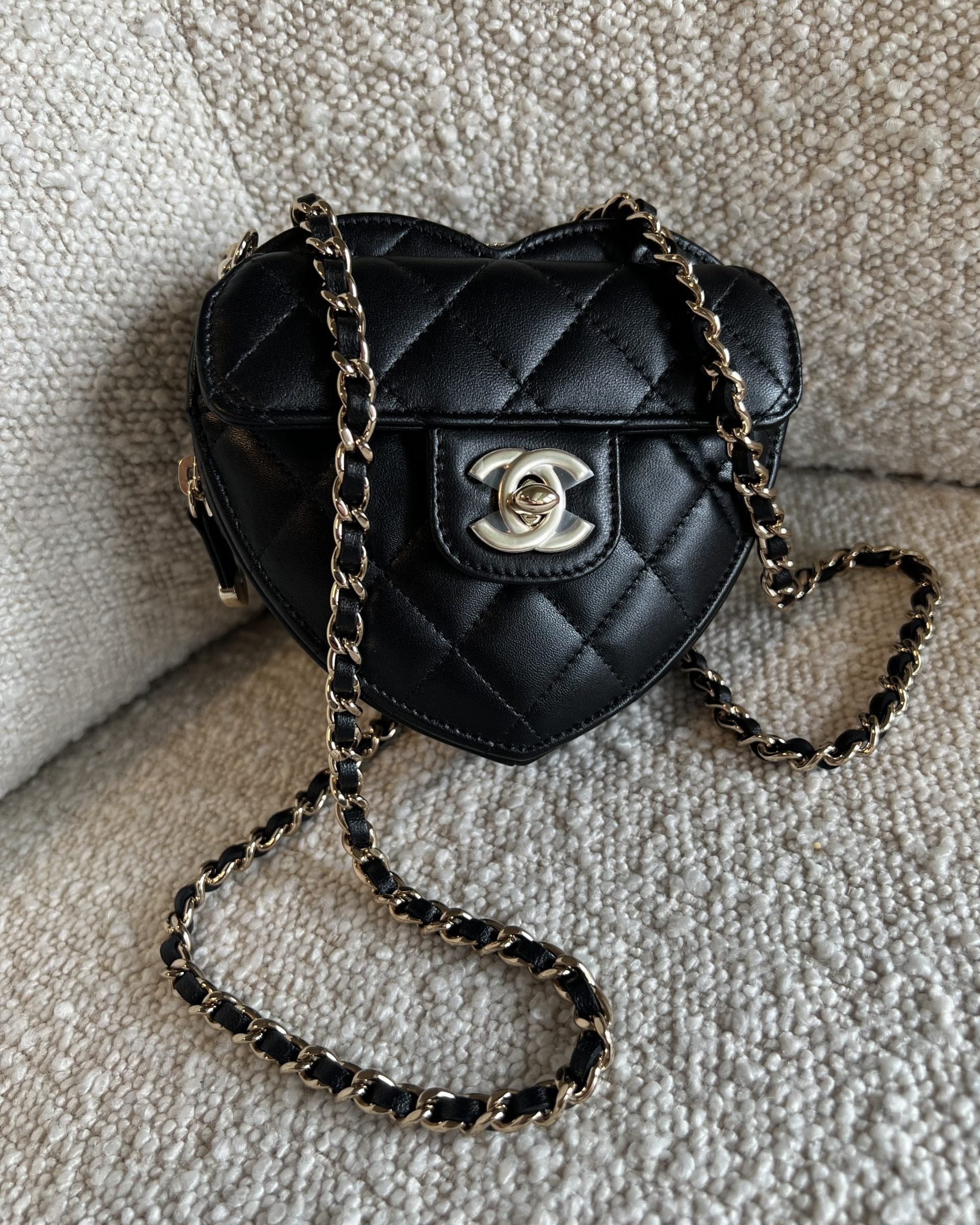 CHANEL Clutch 22S CC In Love Black Lambskin Quilted Small (Clutch on Chain) Heart Bag LGHW -Knockoff
