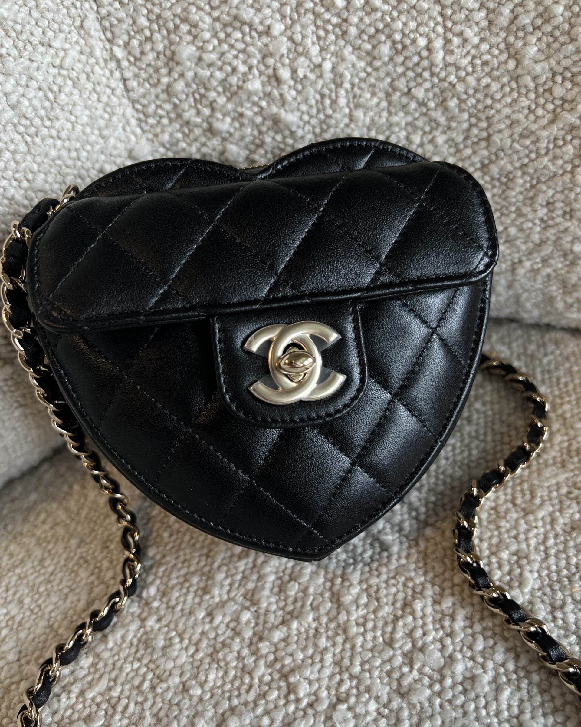 CHANEL Clutch 22S CC In Love Black Lambskin Quilted Small (Clutch on Chain) Heart Bag LGHW -Knockoff
