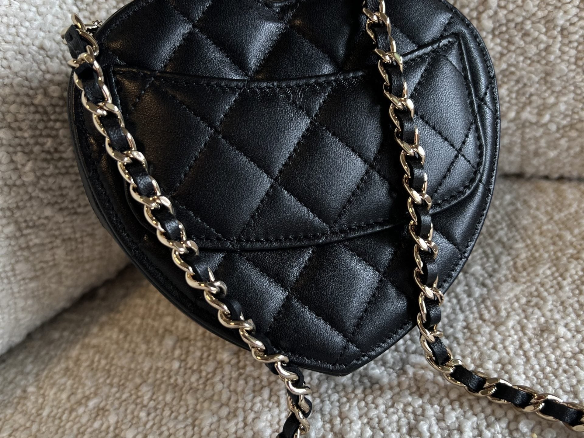 CHANEL Clutch 22S CC In Love Black Lambskin Quilted Small (Clutch on Chain) Heart Bag LGHW -Knockoff
