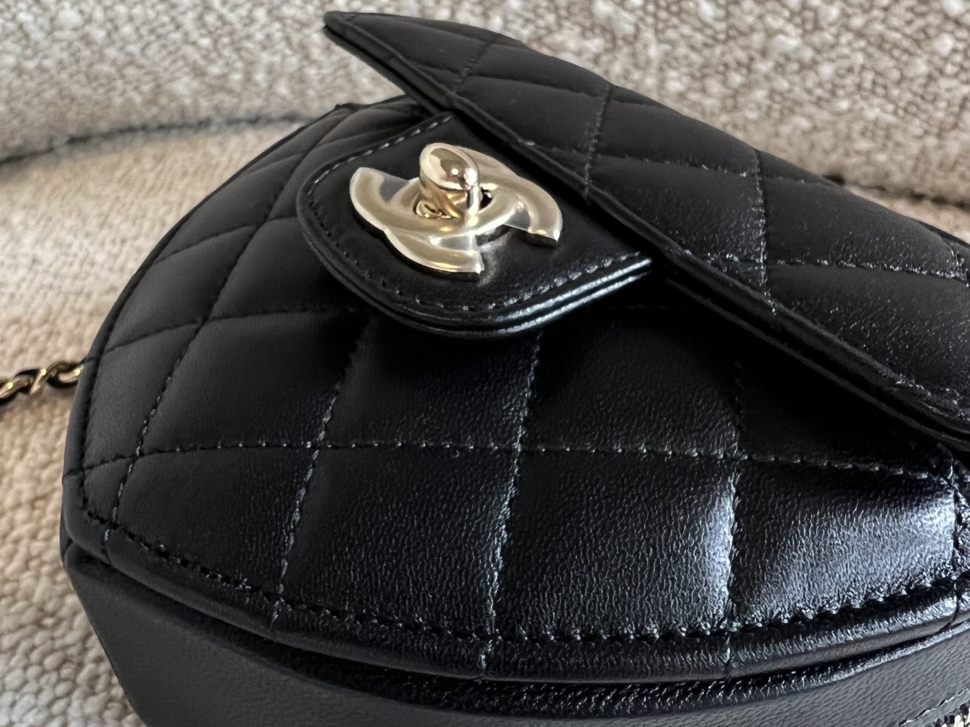 CHANEL Clutch 22S CC In Love Black Lambskin Quilted Small (Clutch on Chain) Heart Bag LGHW -Knockoff
