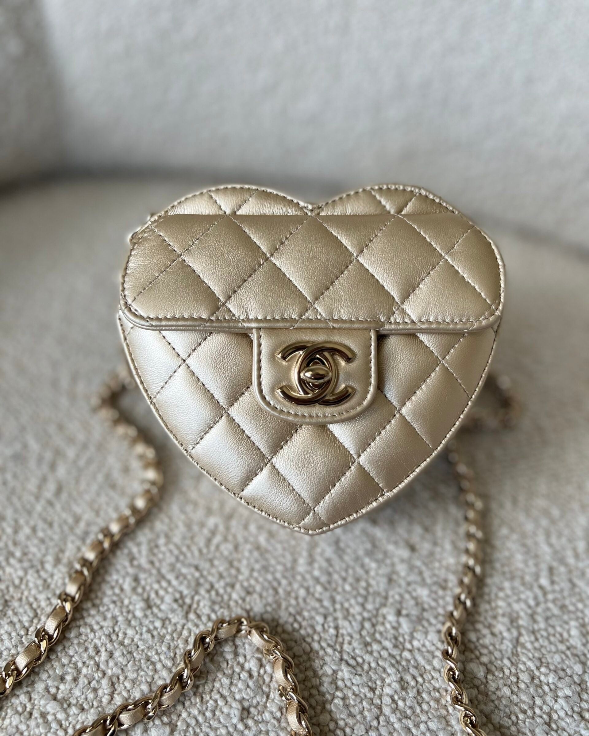 CHANEL Clutch 22S CC In Love Metallic Gold Lambskin Quilted Small (Clutch on Chain) Heart Bag LGHW -Knockoff
