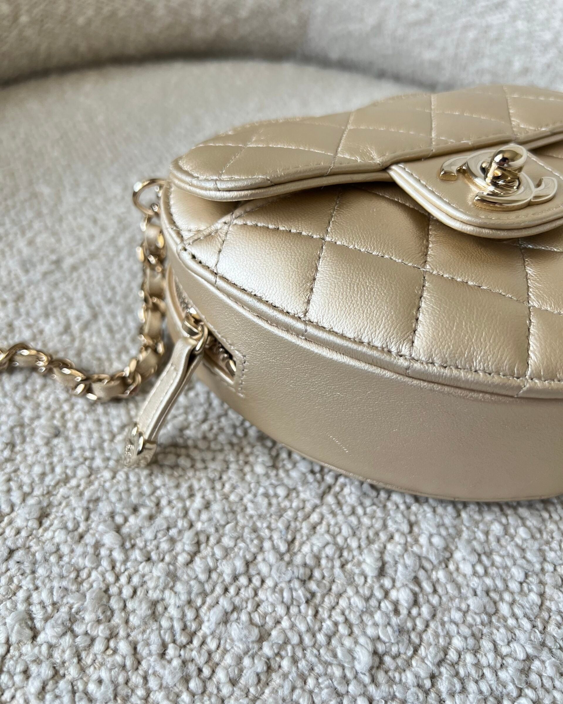 CHANEL Clutch 22S CC In Love Metallic Gold Lambskin Quilted Small (Clutch on Chain) Heart Bag LGHW -Knockoff
