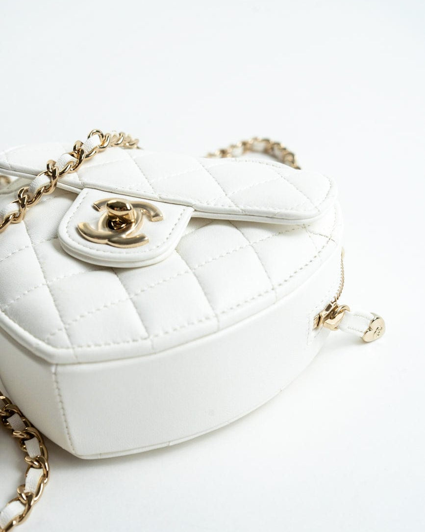 CHANEL Clutch 22S CC In Love White Lambskin Quilted Small (clutch with chain) Heart Bag LGHW -Knockoff
