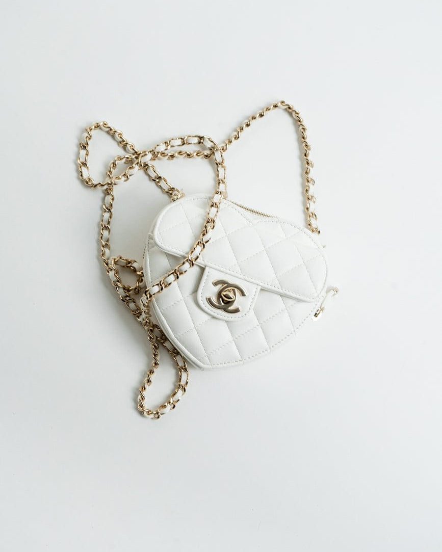 CHANEL Clutch 22S CC In Love White Lambskin Quilted Small (clutch with chain) Heart Bag LGHW -Knockoff
