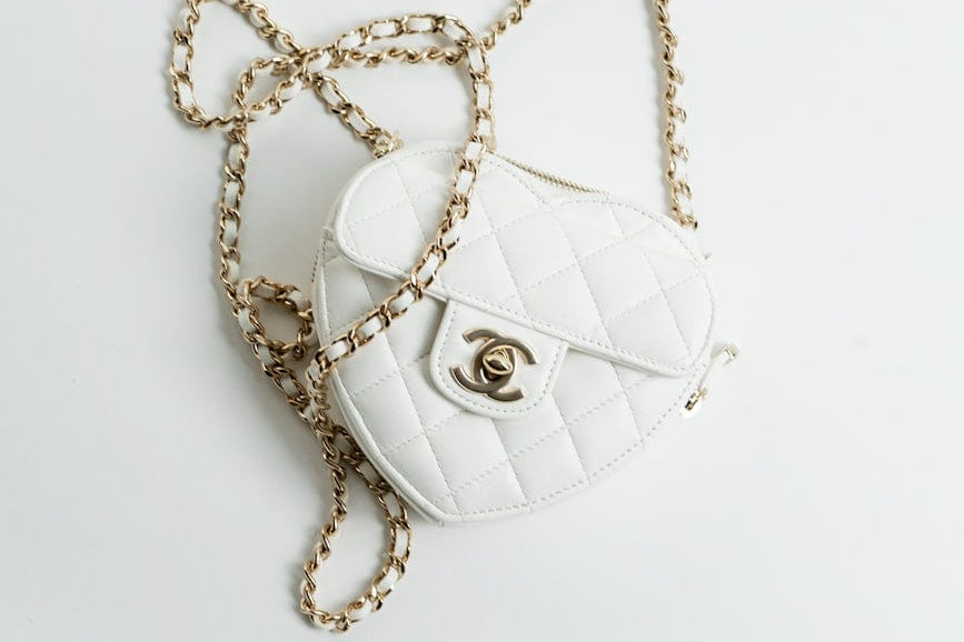 CHANEL Clutch 22S CC In Love White Lambskin Quilted Small (clutch with chain) Heart Bag LGHW -Knockoff
