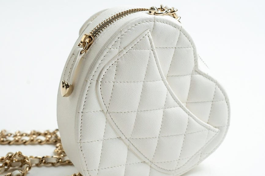 CHANEL Clutch 22S CC In Love White Lambskin Quilted Small (clutch with chain) Heart Bag LGHW -Knockoff
