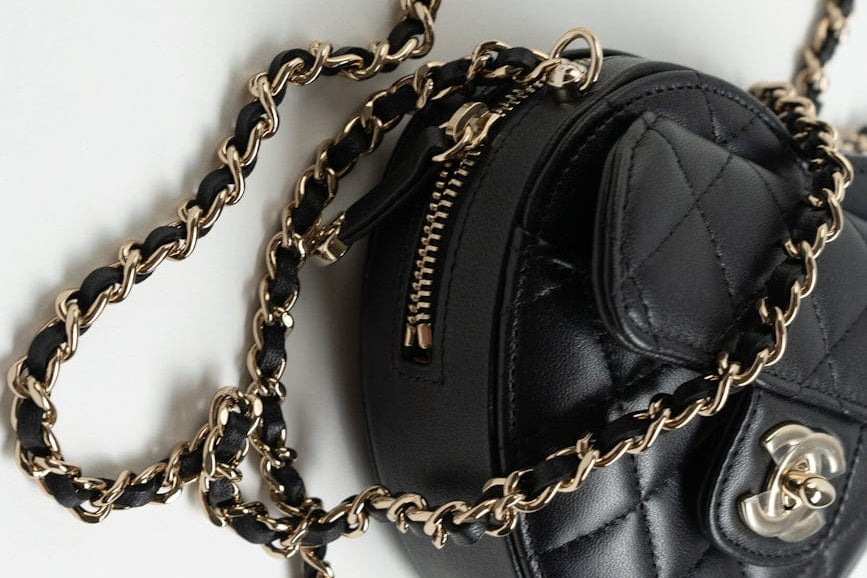 CHANEL Clutch Black 22S CC In Love Black Lambskin Quilted Small (Clutch on Chain) Heart Bag LGHW -Knockoff
