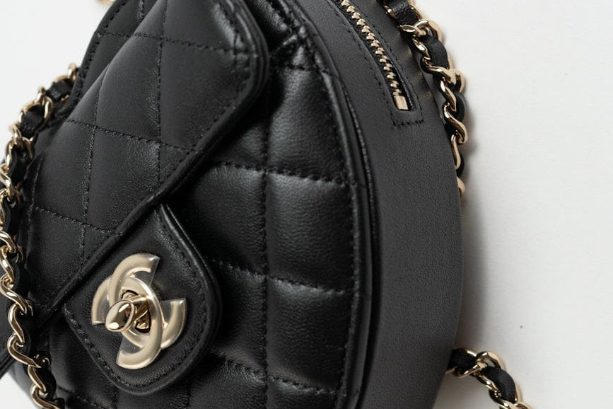 CHANEL Clutch Black 22S CC In Love Black Lambskin Quilted Small (Clutch on Chain) Heart Bag LGHW -Knockoff
