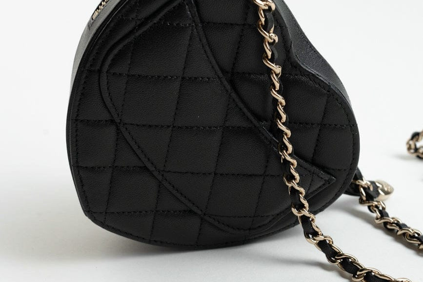 CHANEL Clutch Black 22S CC In Love Black Lambskin Quilted Small (Clutch on Chain) Heart Bag LGHW -Knockoff
