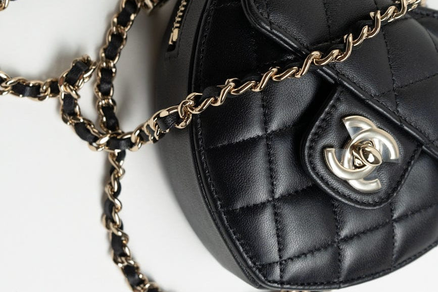 CHANEL Clutch Black 22S CC In Love Black Lambskin Quilted Small (Clutch on Chain) Heart Bag LGHW -Knockoff
