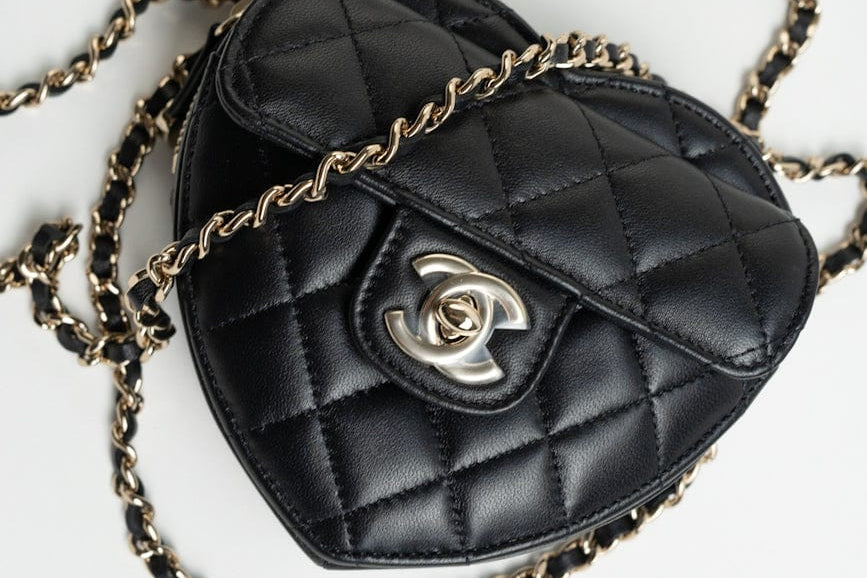 CHANEL Clutch Black 22S CC In Love Black Lambskin Quilted Small (Clutch on Chain) Heart Bag LGHW -Knockoff
