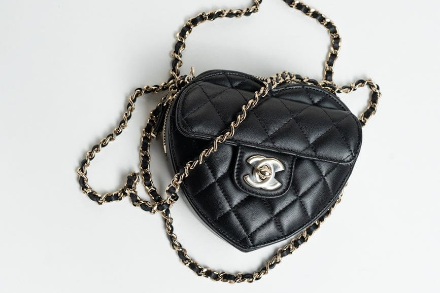 CHANEL Clutch Black 22S CC In Love Black Lambskin Quilted Small (Clutch on Chain) Heart Bag LGHW -Knockoff
