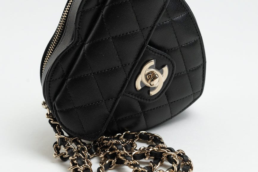 CHANEL Clutch Black 22S CC In Love Black Lambskin Quilted Small (Clutch on Chain) Heart Bag LGHW -Knockoff
