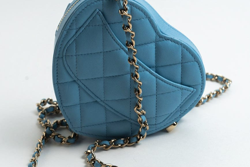 CHANEL Clutch Blue 22S CC In Love Blue Lambskin Quilted Small (Clutch on Chain) Heart Bag LGHW -Knockoff
