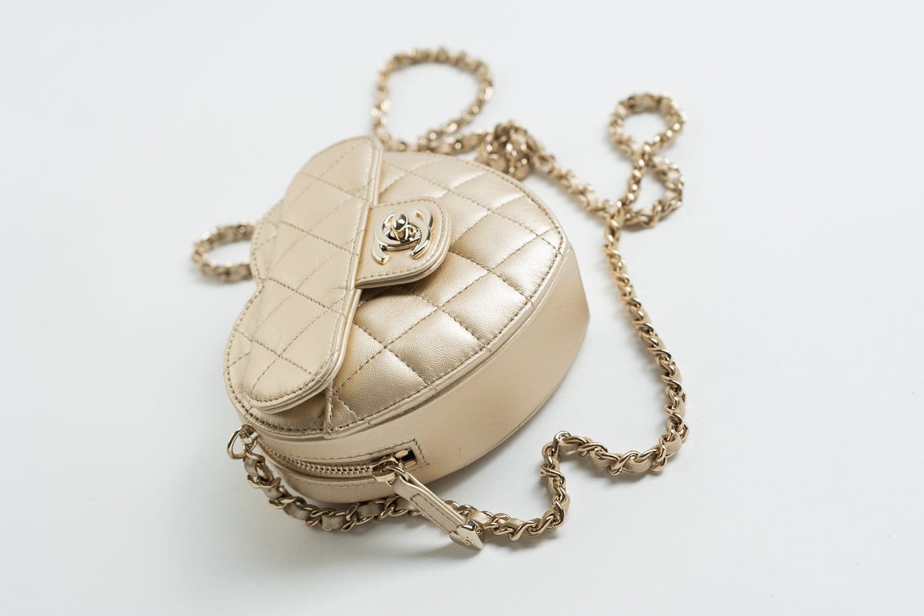 CHANEL Clutch Gold 22S CC In Love Metallic Gold Lambskin Quilted Small (Clutch on Chain) Heart Bag LGHW -Knockoff
