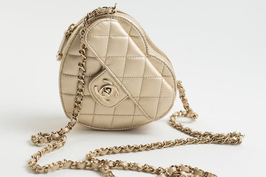 CHANEL Clutch Gold 22S CC In Love Metallic Gold Lambskin Quilted Small (Clutch on Chain) Heart Bag LGHW -Knockoff
