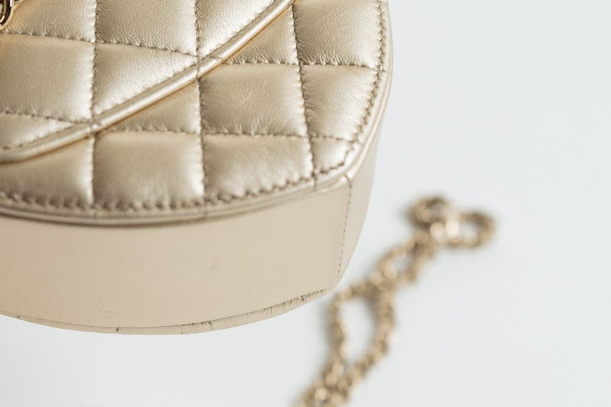 CHANEL Clutch Gold 22S CC In Love Metallic Gold Lambskin Quilted Small (Clutch on Chain) Heart Bag LGHW -Knockoff
