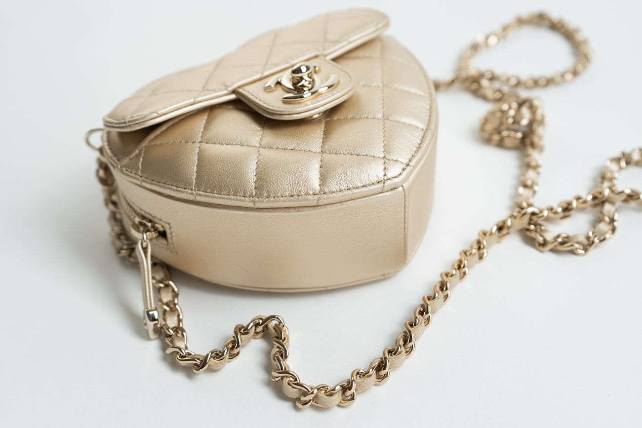 CHANEL Clutch Gold 22S CC In Love Metallic Gold Lambskin Quilted Small (Clutch on Chain) Heart Bag LGHW -Knockoff
