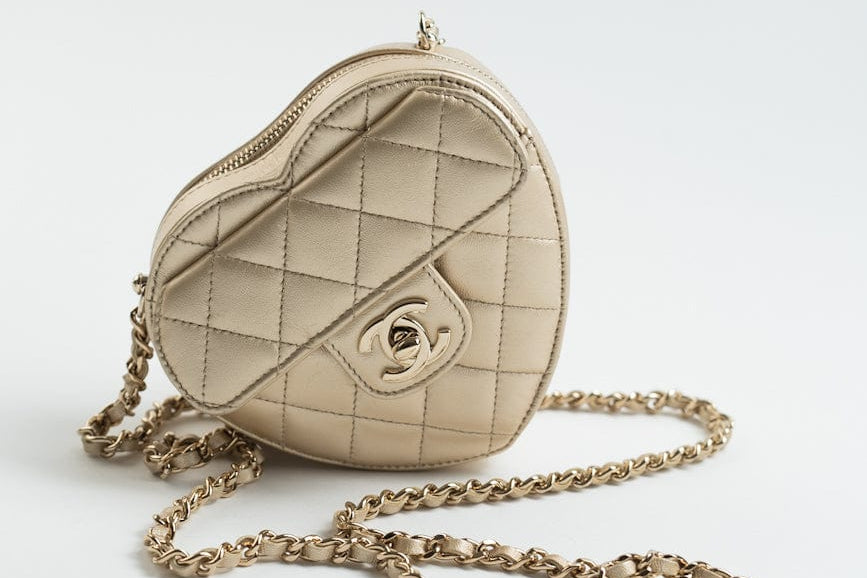 CHANEL Clutch Gold 22S CC In Love Metallic Gold Lambskin Quilted Small (Clutch on Chain) Heart Bag LGHW -Knockoff
